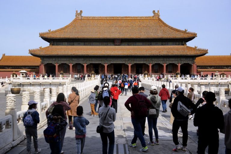 China Reopens Group Tours to Popular Destinations