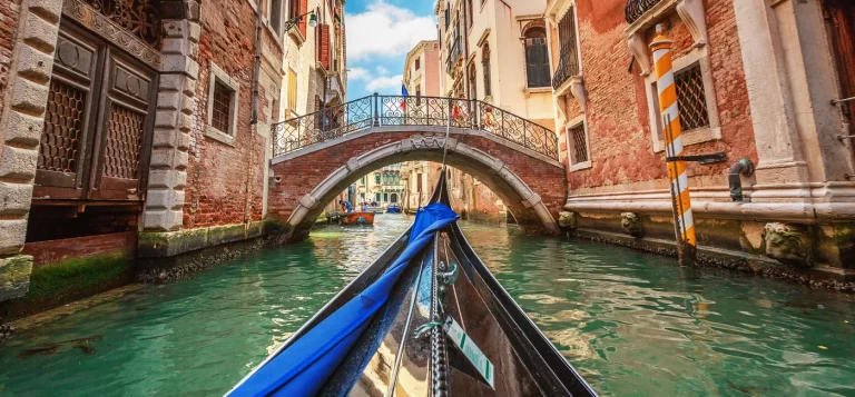 Gondola Drama in Venice: Chinese Tourists Capsize Boat Over Selfie Dispute