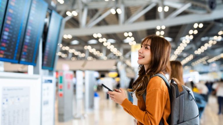 Prime Student & StudentUniverse: $25 Holiday Flights Deal